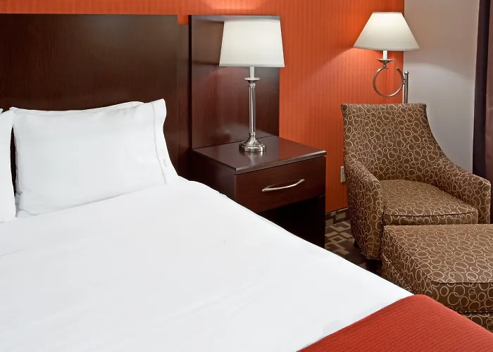 Holiday Inn Express Maspeth By Ihg New York