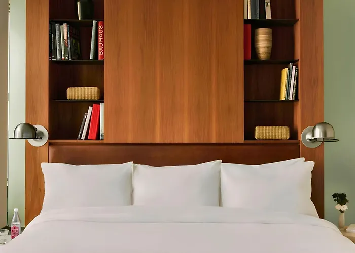 Chambers Hotel Central Park South, Sonder By Marriott Bonvoy New York